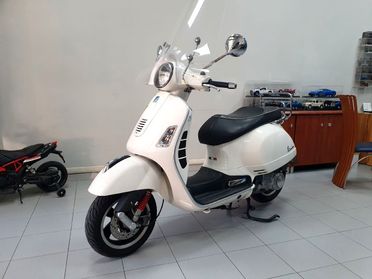 Vespa 300 GTS Super