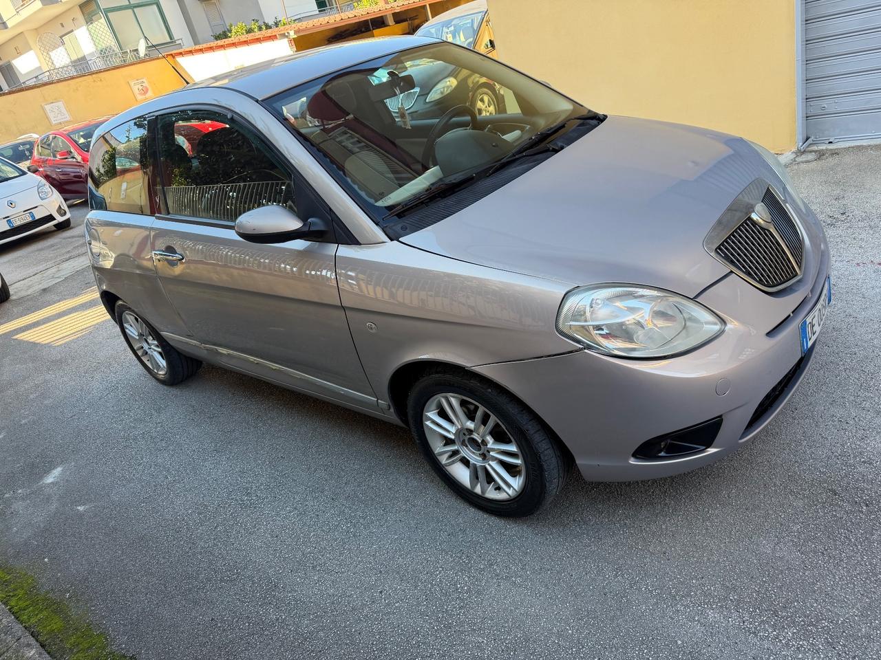 Lancia Ypsilon 1.3 MJT 90 CV Blue&Me
