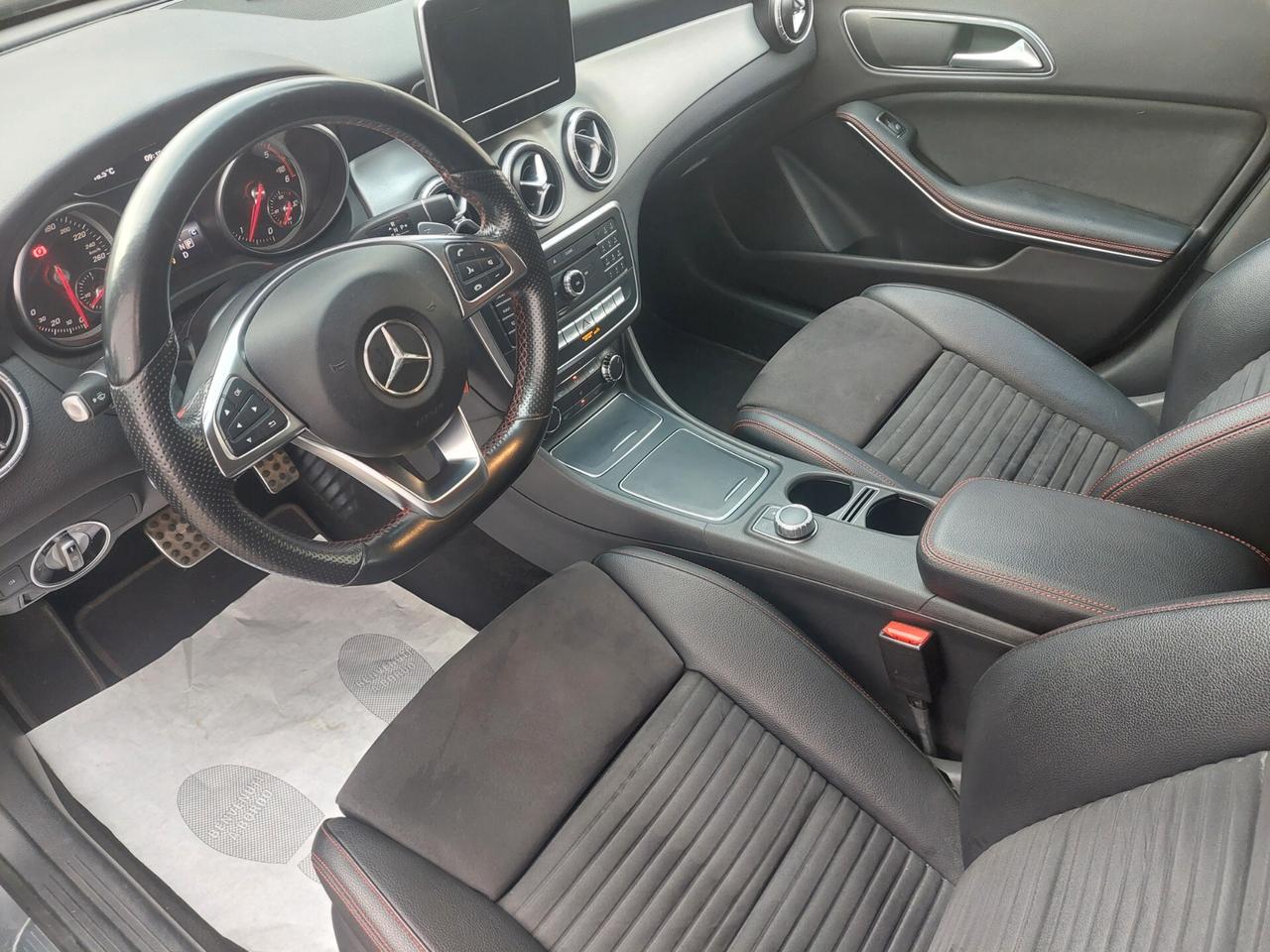 Mercedes-benz CLA 220 d Premium 4matic *EURO6B*