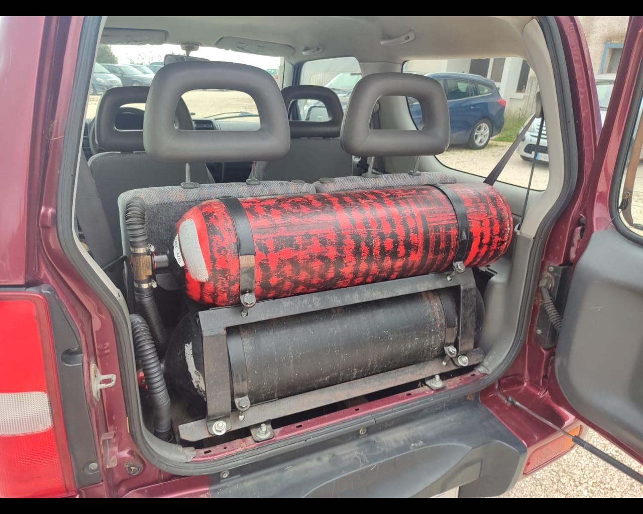 SUZUKI Jimny 3ª serie - Jimny 1.3i 16V cat 4WD JLX