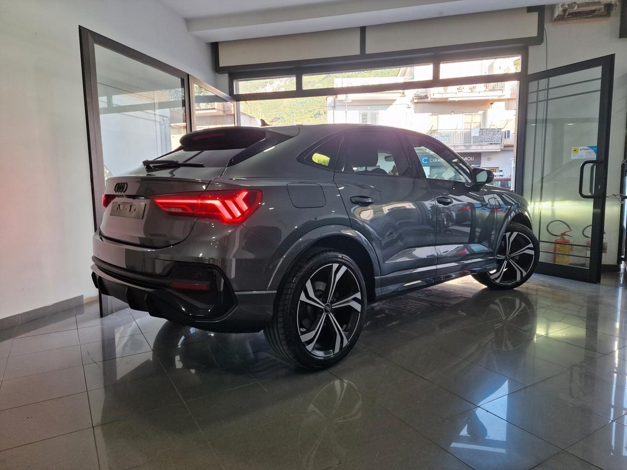 Audi Q3 Sportback 35 TDI S-tronic Identity Black