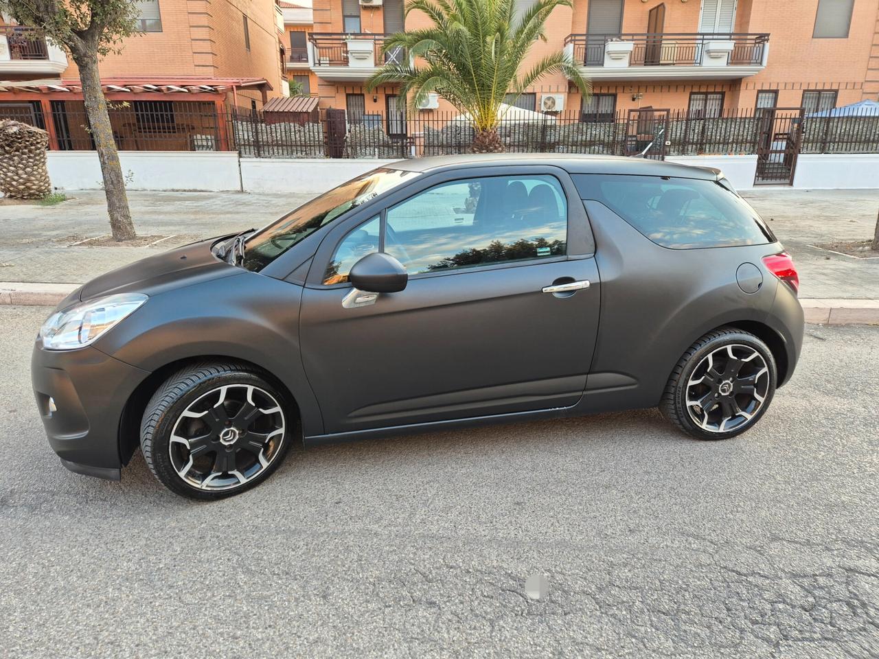 DS3 1.4 benzina just black 95cv nero opaco 2012