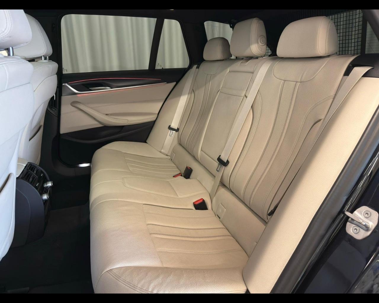 BMW Serie 5(G30/31/F90) - 520d 48V xDrive Touring Msport