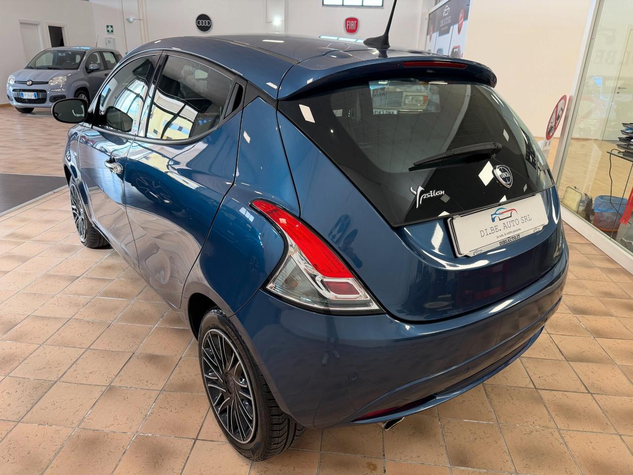 Lancia Ypsilon 1.0 FireFly S&S Hybrid Alberta Ferretti