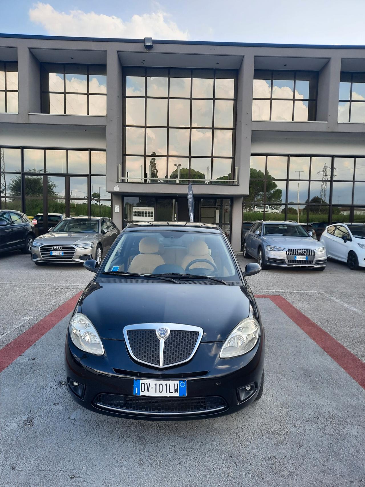 Lancia Ypsilon 1.2 Platino OK NEOPATENTATI