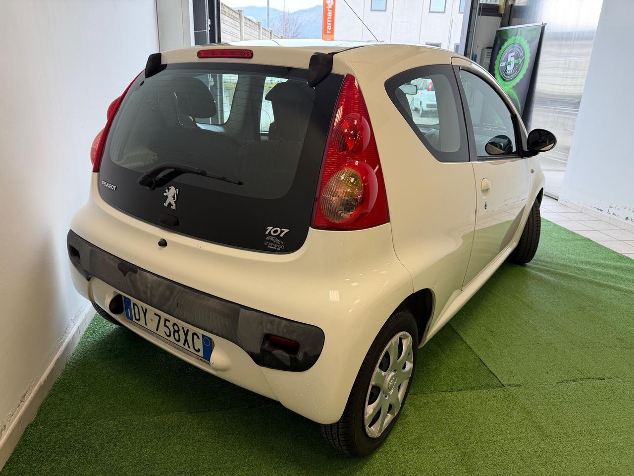 Peugeot 107 1.0 68CV 3p. Sweet Years 2Tronic