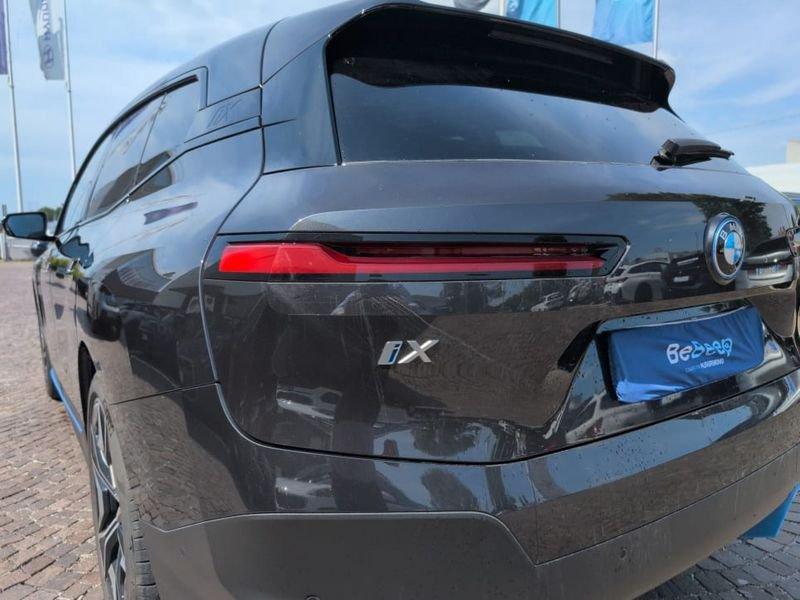 BMW iX XDRIVE40 PACCHETTO SPORTIVO