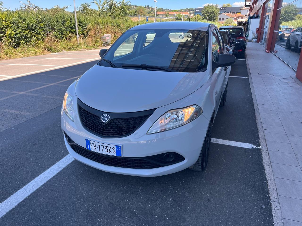 Lancia Ypsilon 0.9 TwinAir 85 CV 5 porte Metano Ecochic Platinum