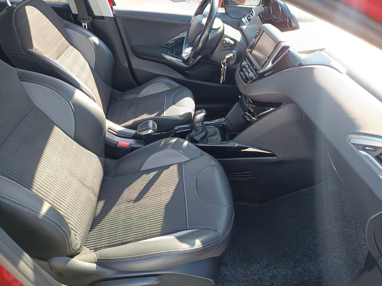 Peugeot 2008 BlueHDi 100 Allure Tua a 152€/mese