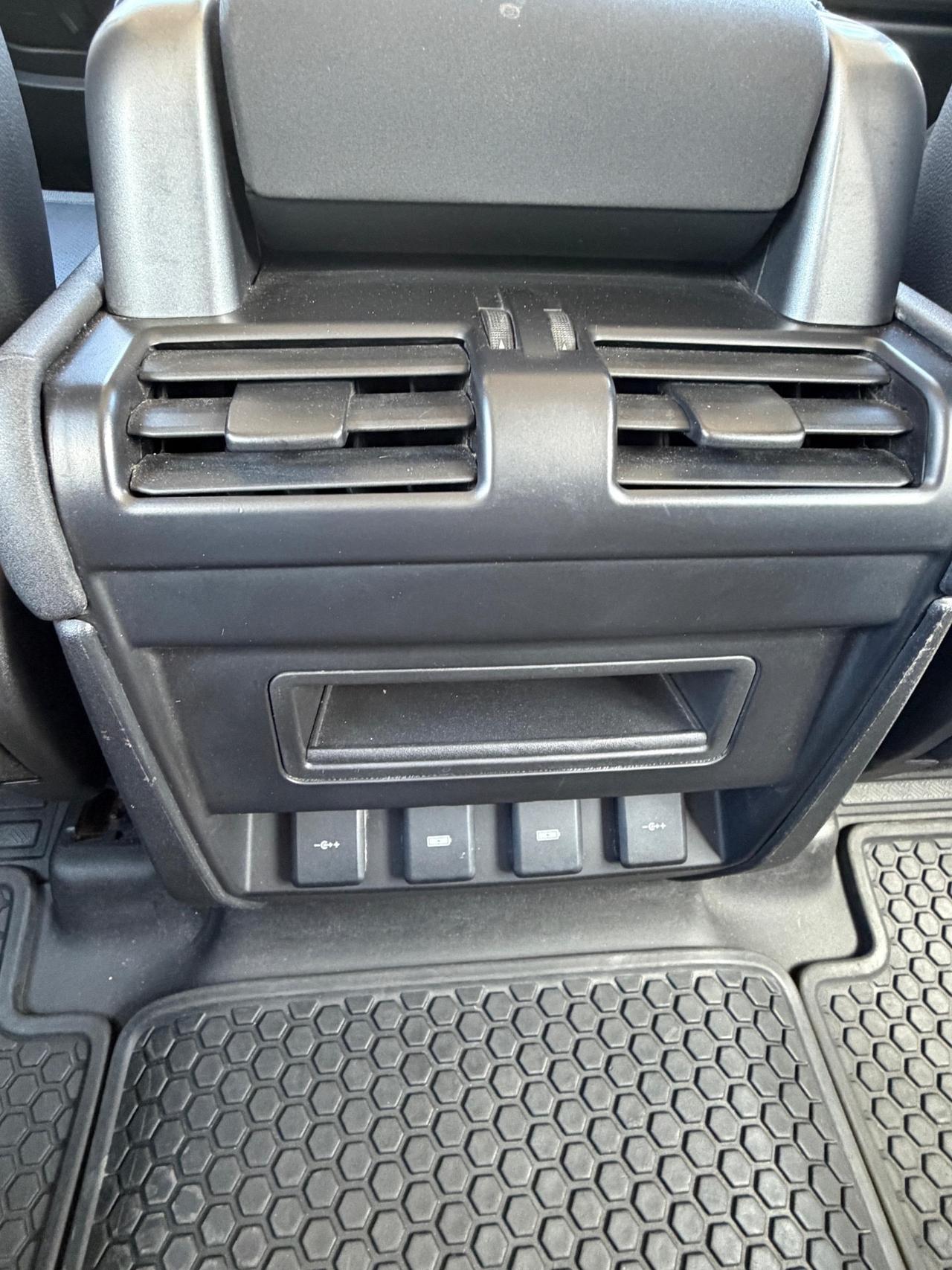 Land Rover Defender 110 2.0 SD4 240 CV AWD SE - Allestimento Full Explorer Pack