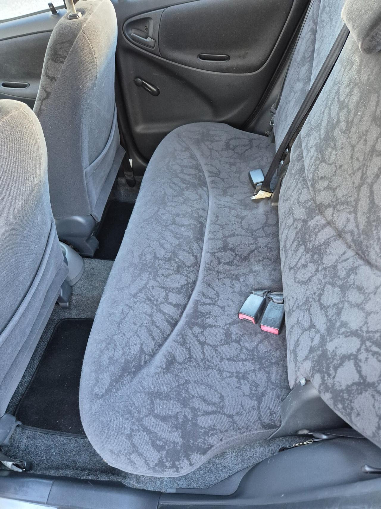 Toyota Yaris 1.0i 16V cat 5 porte