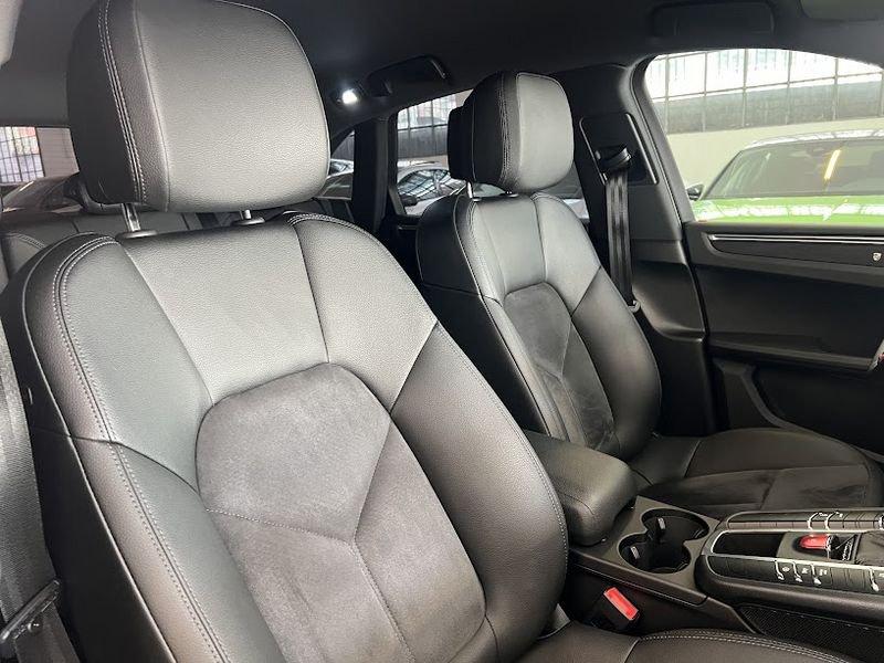 Porsche Macan -
