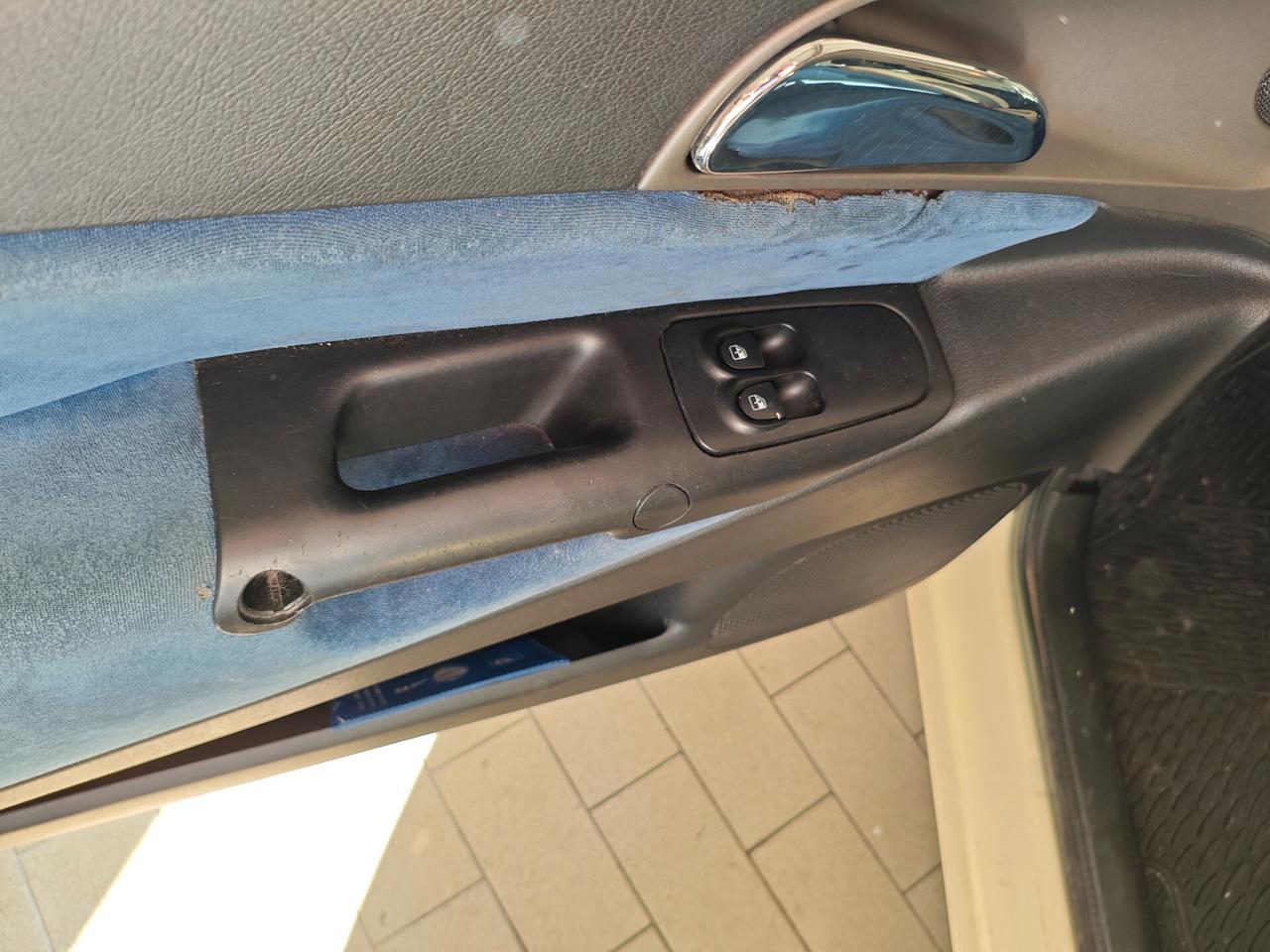 Lancia Ypsilon 1.2 16V Platino