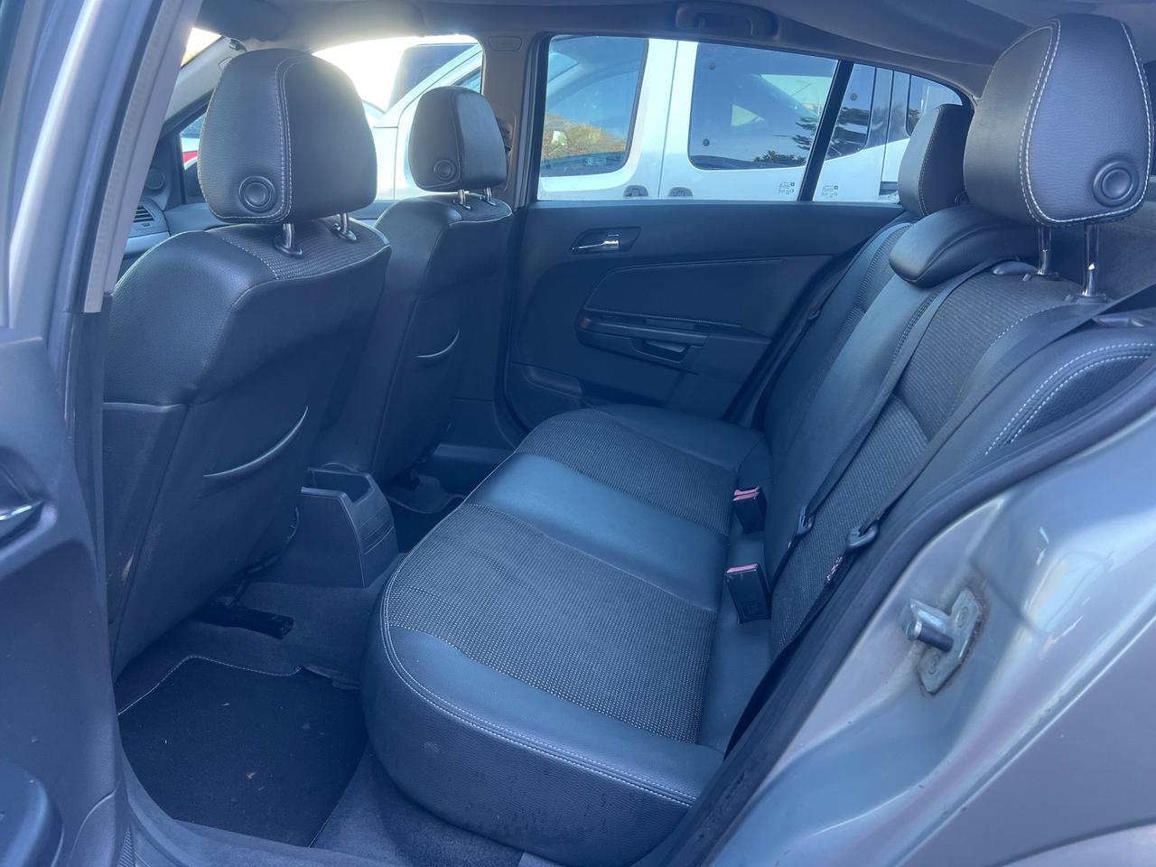 Opel Astra 1.6 16V Twinport 5 porte Cosmo