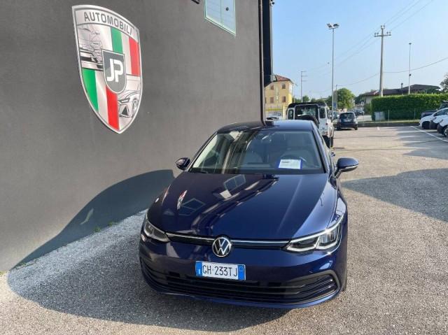 Volkswagen Golf 1.0 etsi 110cv dsg Luci amb PDC Vetri Scuri