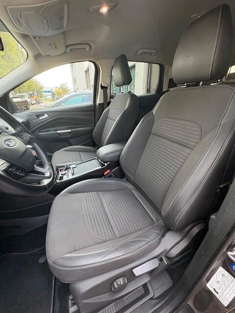 Ford Kuga 1.5 TDCI 120 CV S&S 2WD Powershift Titanium