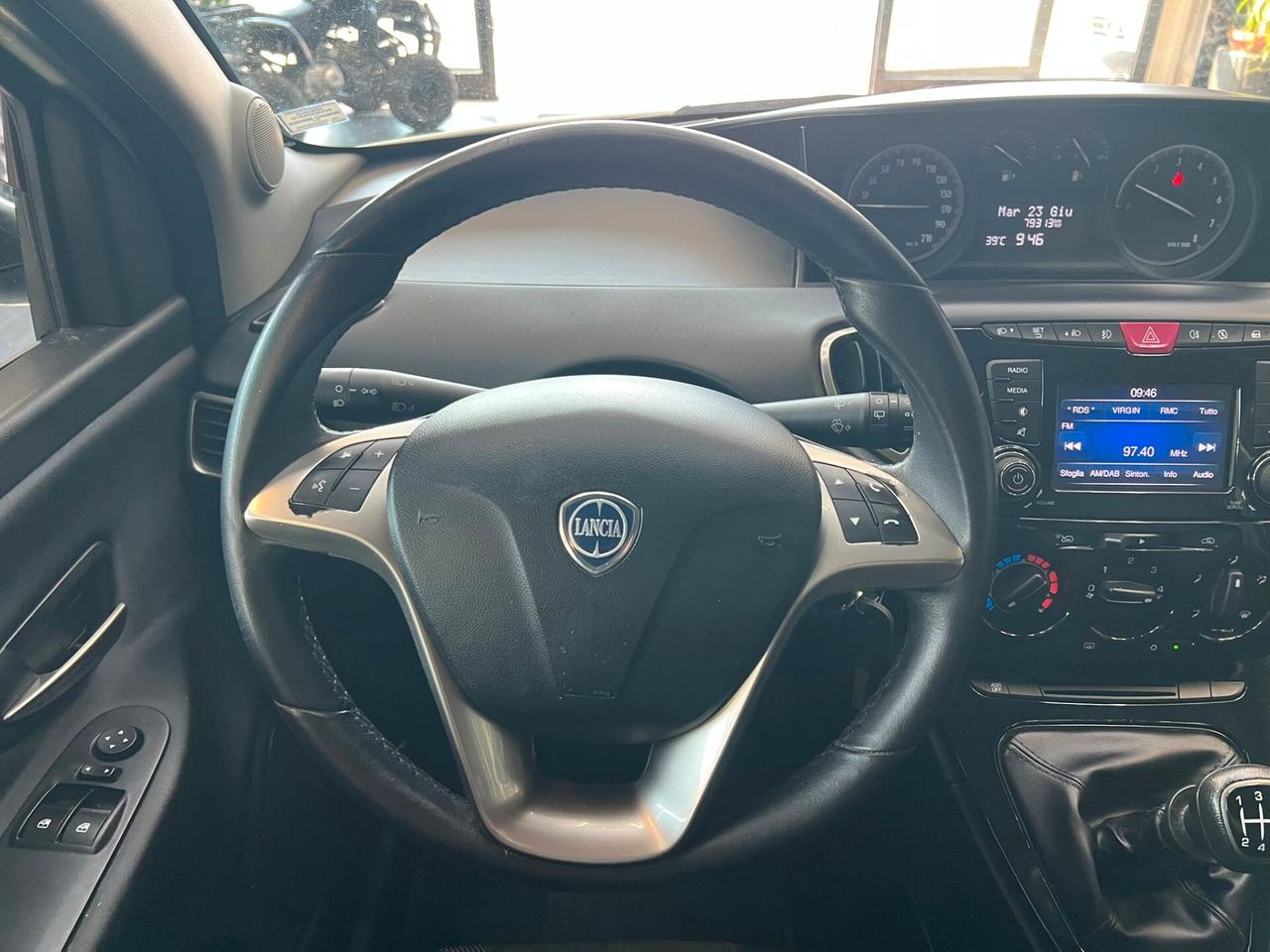Lancia Ypsilon 1.0 FireFly 5 porte S&S Hybrid Ecochic Silver