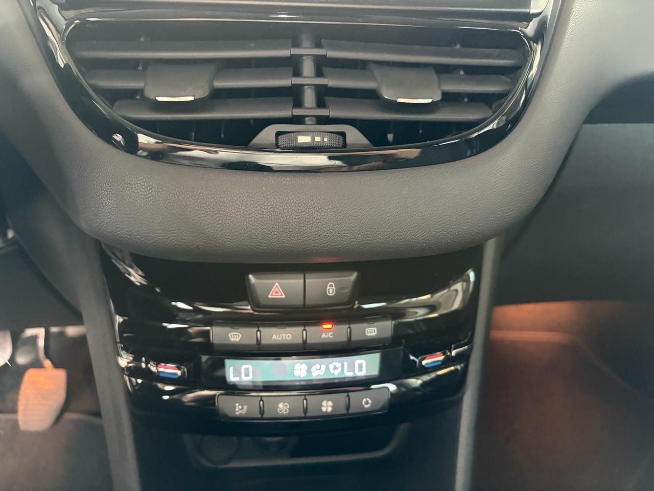 Peugeot 208 1.2 VTi 82 CV 5 porte Allure