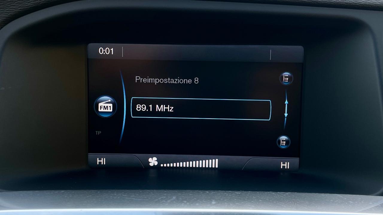 VOLVO V60 1.6 MOMENTUM 115CV - PELLE PARZIALE, CRUISE CONTROL, NEOPATENTATI