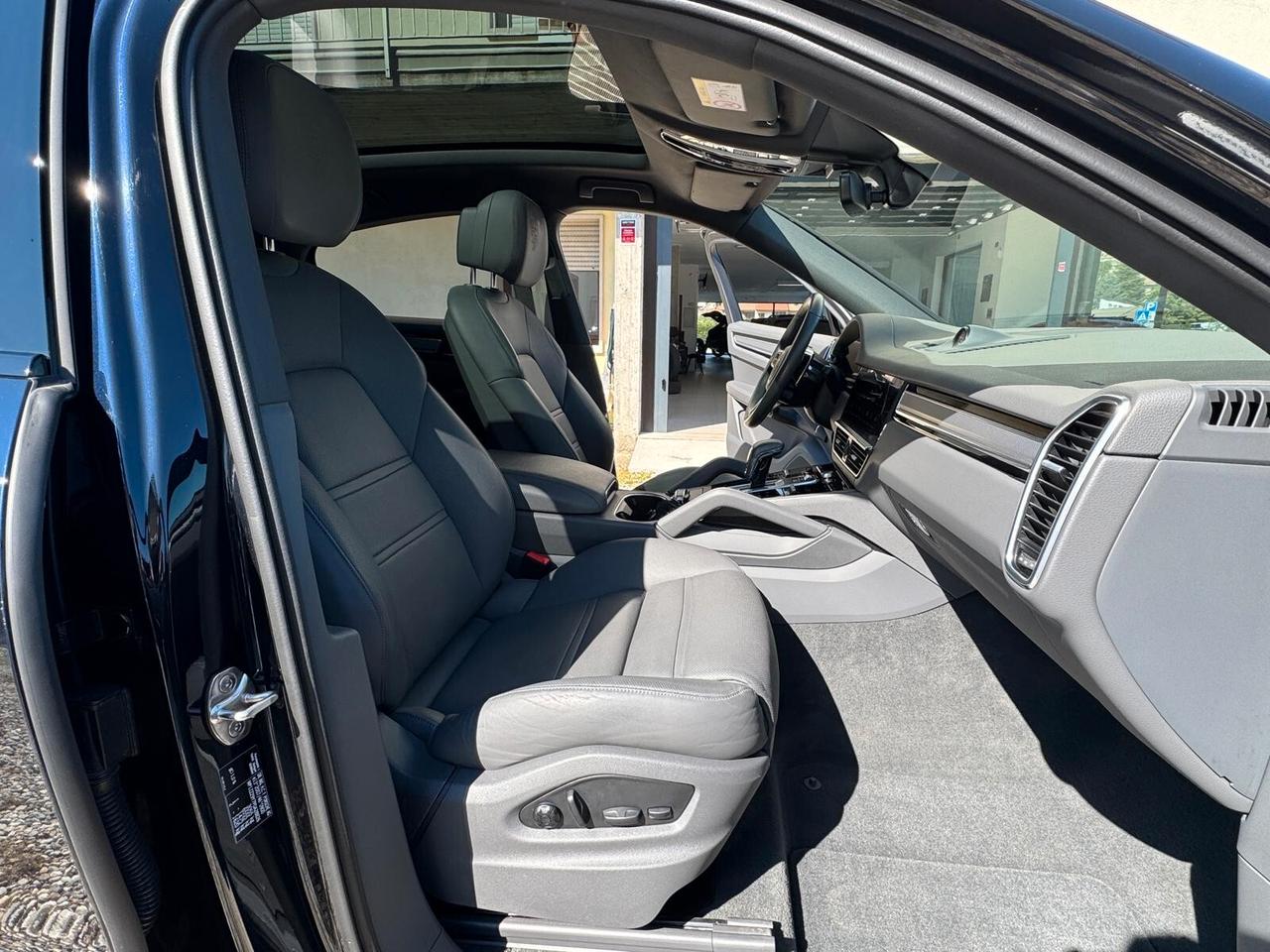 Porsche Cayenne Coupé 3.0 V6 E-Hybrid Platinum Edition