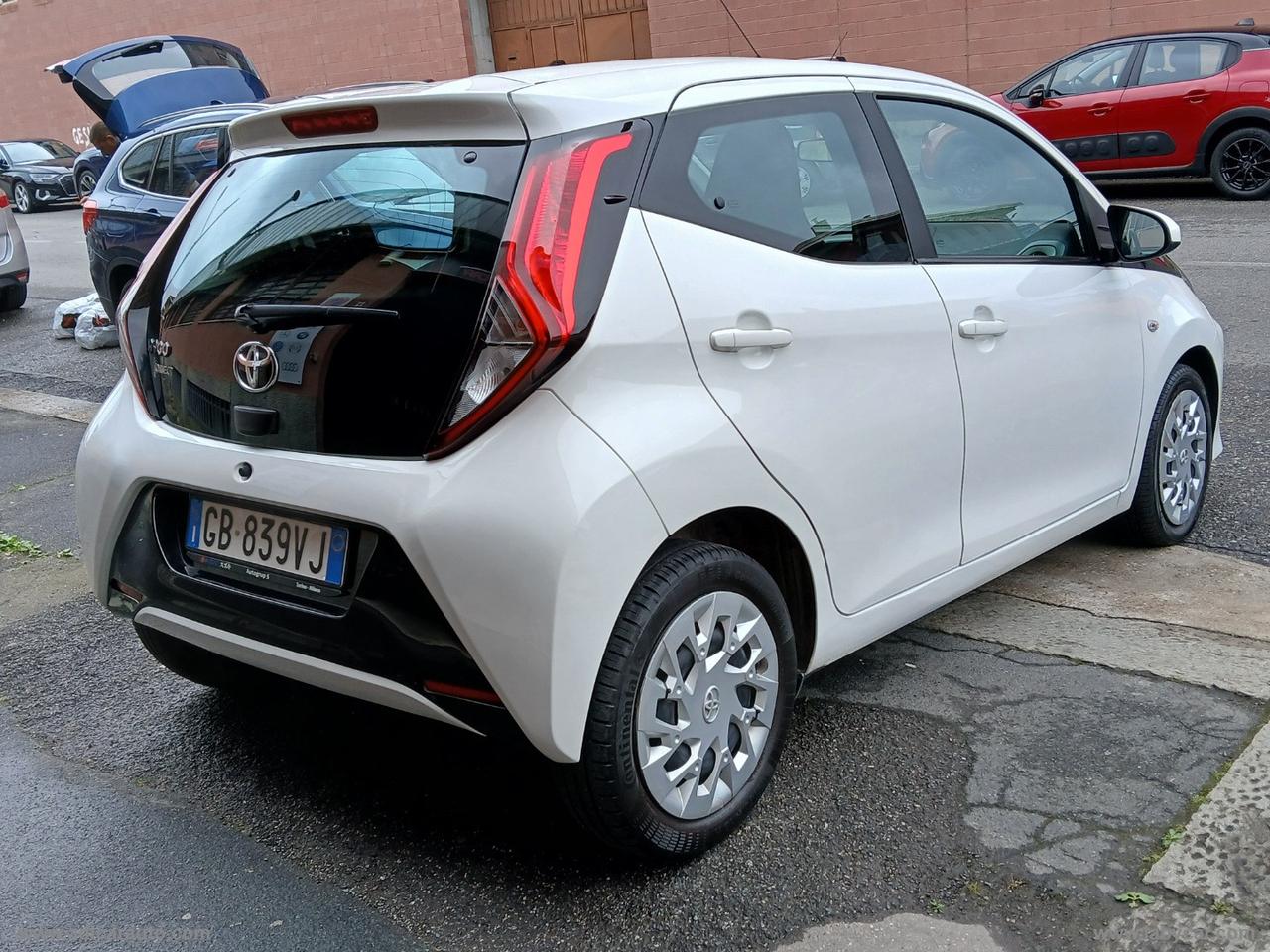 TOYOTA Aygo Connect 1.0 VVT-i 72 CV 5p. x-cool