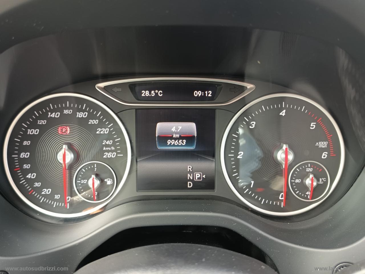 MERCEDES-BENZ GLA 200 d Automatic Business