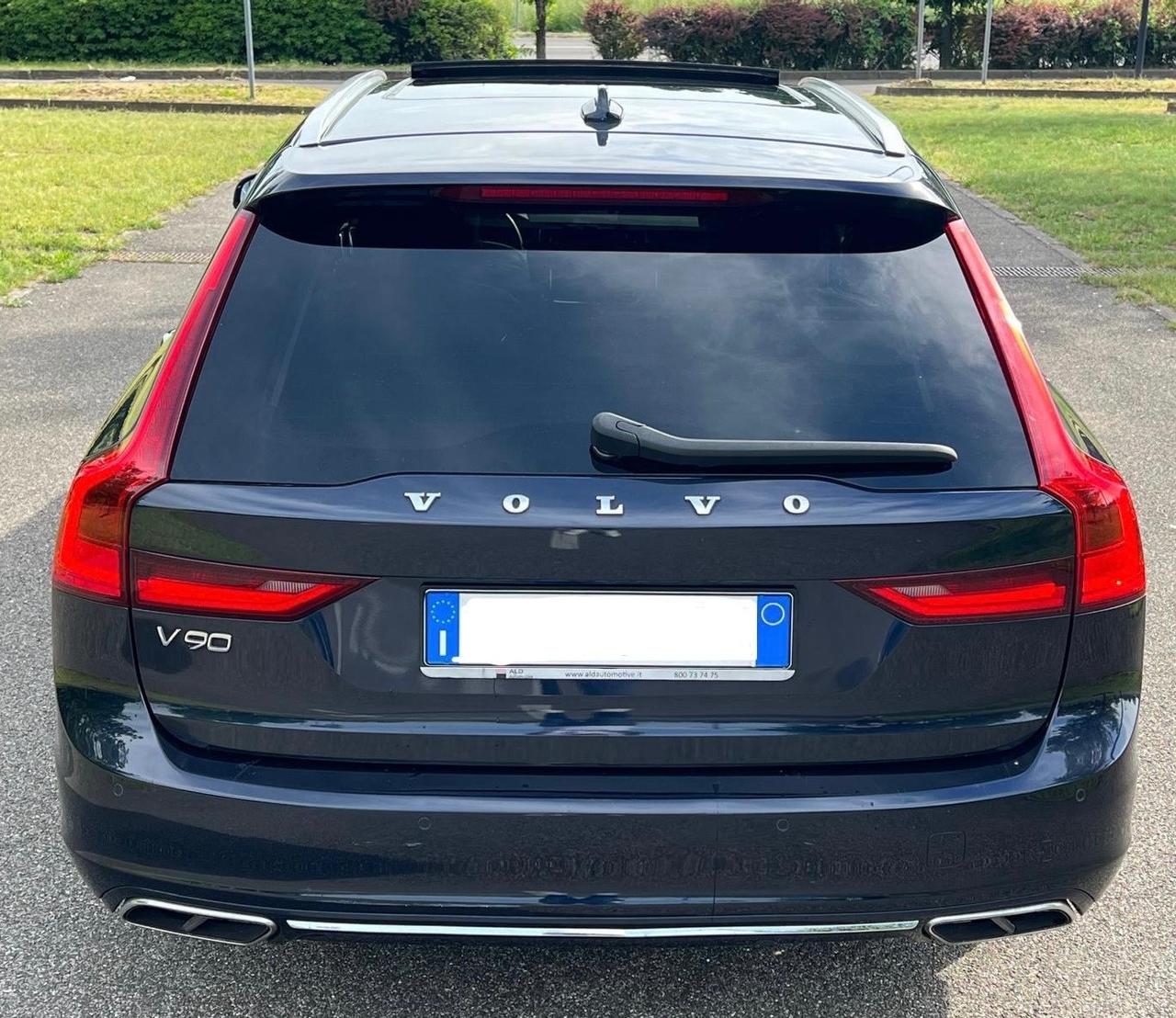 Volvo V90 D4 R-design