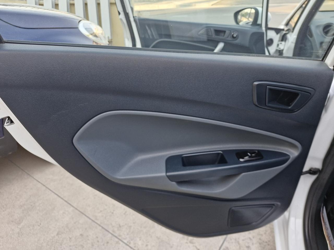 FORD FIESTA 1.4 BENZINA GPL CASA MADRE TITANIUM