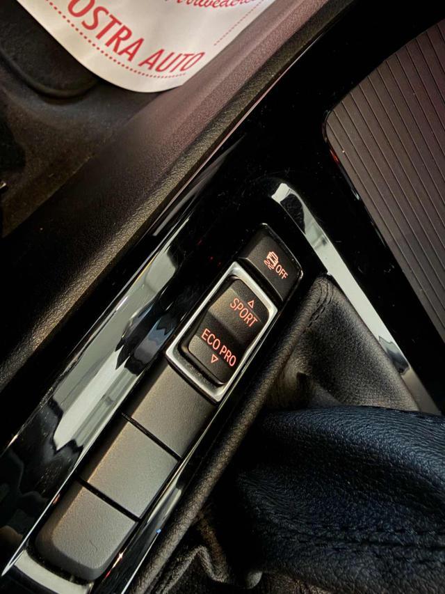 BMW X1 sDrive18d X line //LED//18//NAVI//