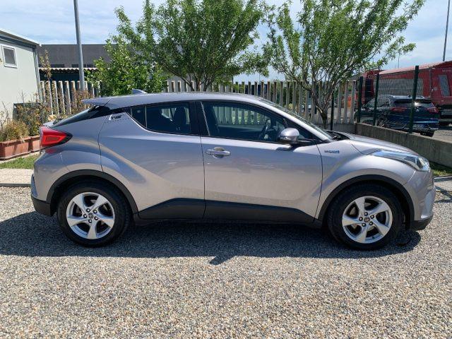 TOYOTA C-HR 1.8 Hybrid E-CVT Business