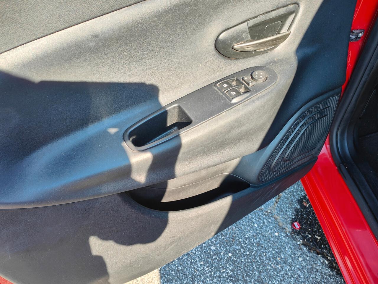 Lancia Ypsilon 1.2 69 CV 5 porte Silver