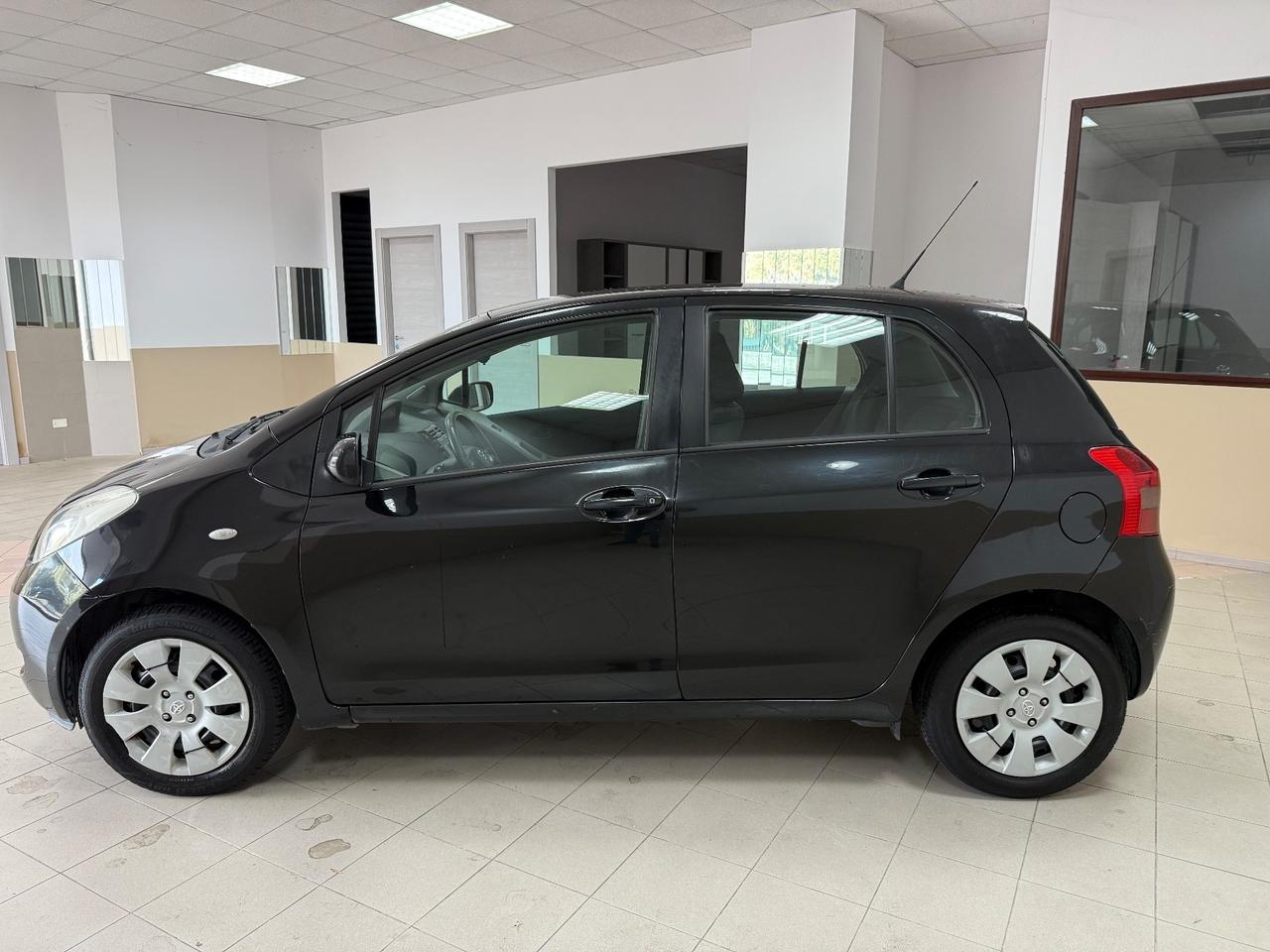 Toyota Yaris 1.0 5 porte