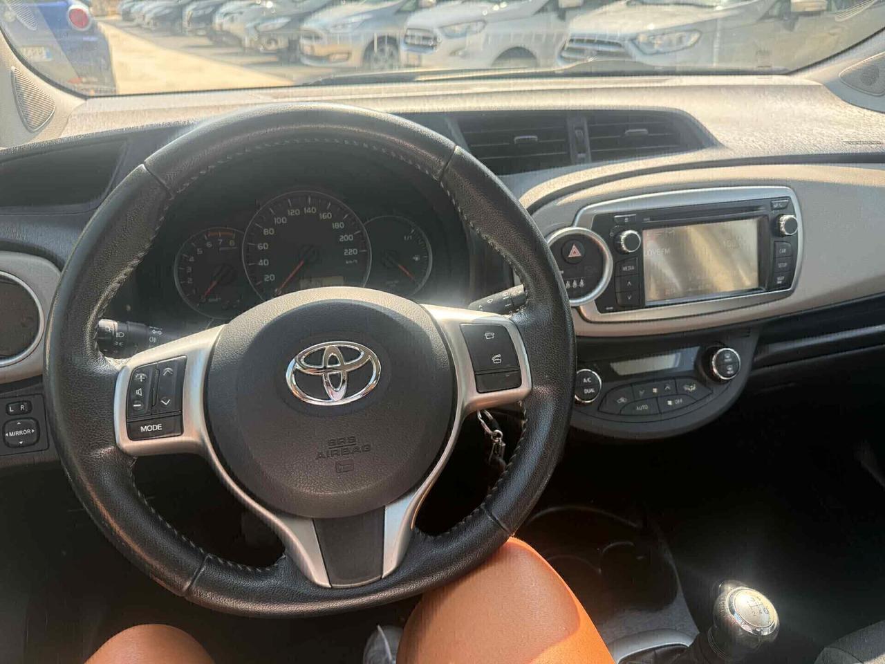 Toyota Yaris 1.0 BENZINA ''navig, retr,'' 2012 neop ok
