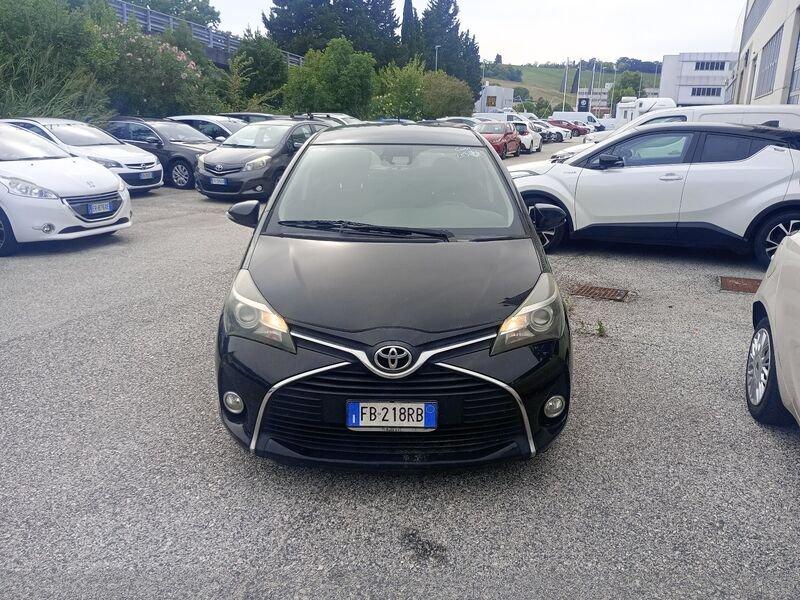 Toyota Yaris III 2015 Diesel 5p 1.4 d-4d Active E6