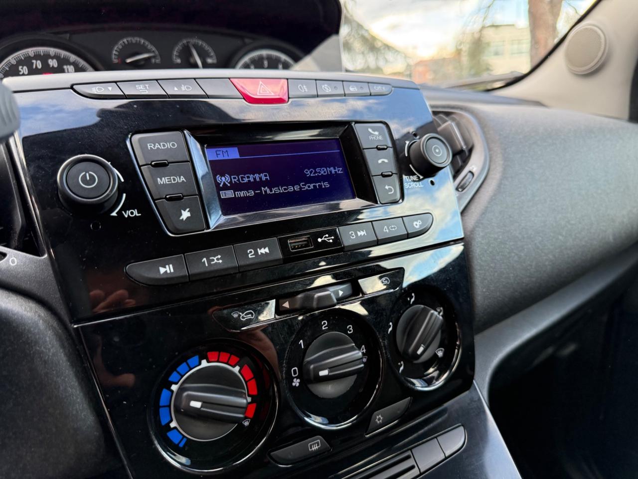 Lancia Ypsilon 1.0 FireFly 5 porte S&S Hybrid Ecochic Silver