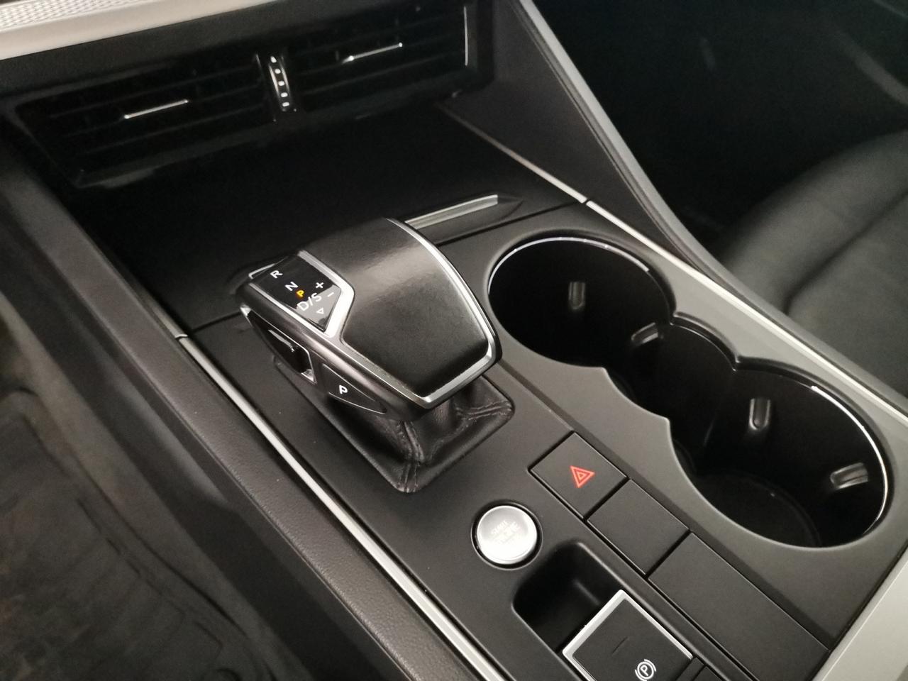 VOLKSWAGEN Touareg III 2018 - Touareg 3.0 V6 tdi Advanced 231cv tiptron