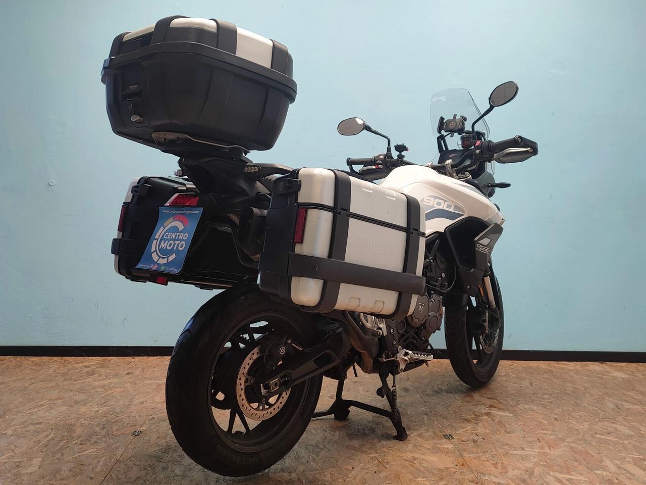 Triumph Tiger 900 GT PRO con tris borse originali