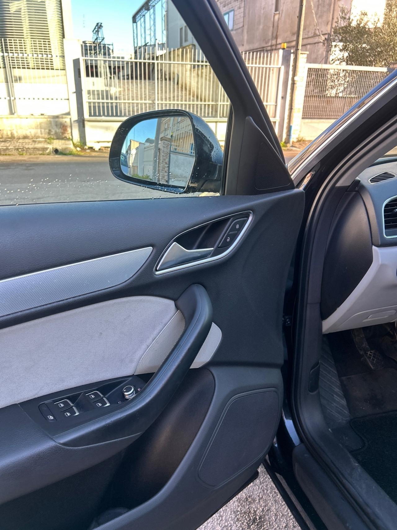 Audi Q3 2.0 TDI 140 cv-2013/LED/NAVI/18”