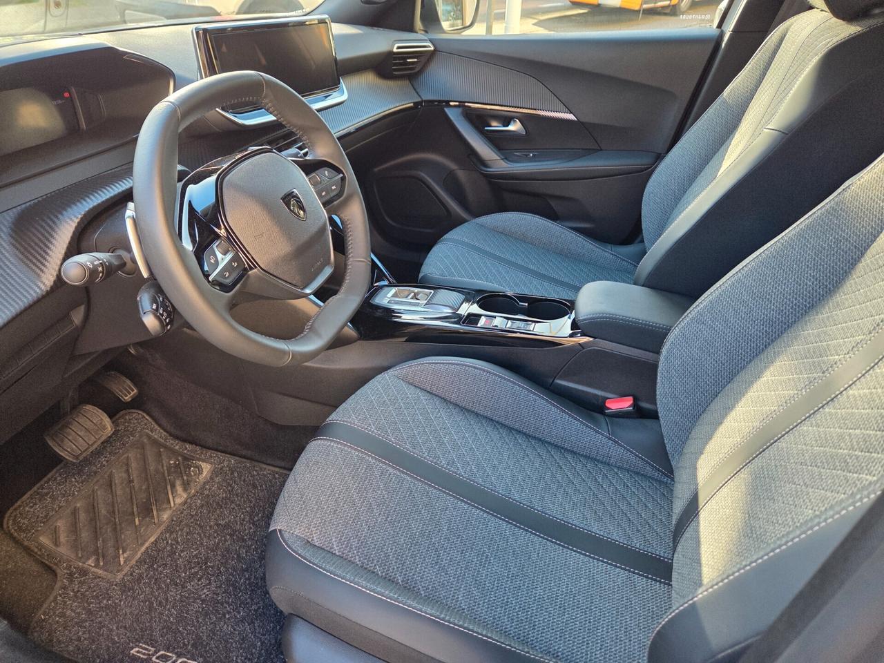 Peugeot 2008 PureTech 1.2 130 cv automatica