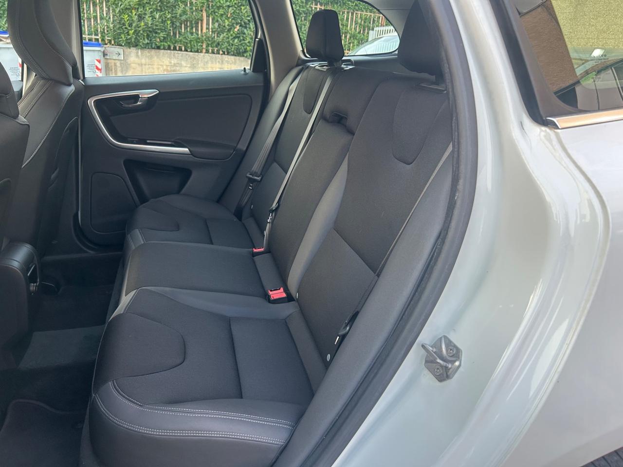 Volvo XC60 D4 Geartronic R-design Momentum