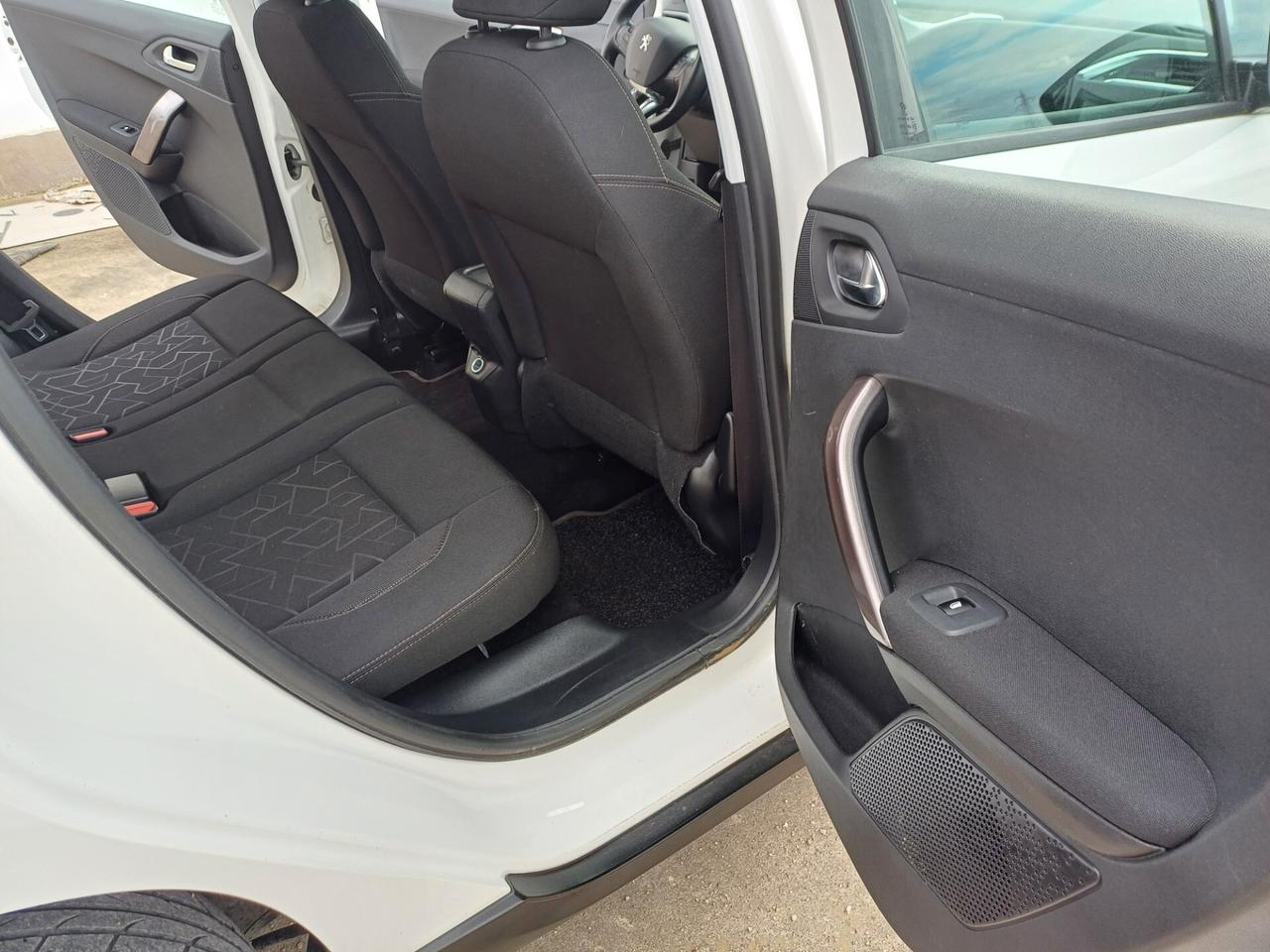 Peugeot 2008 1.2 VTi 82CV Access