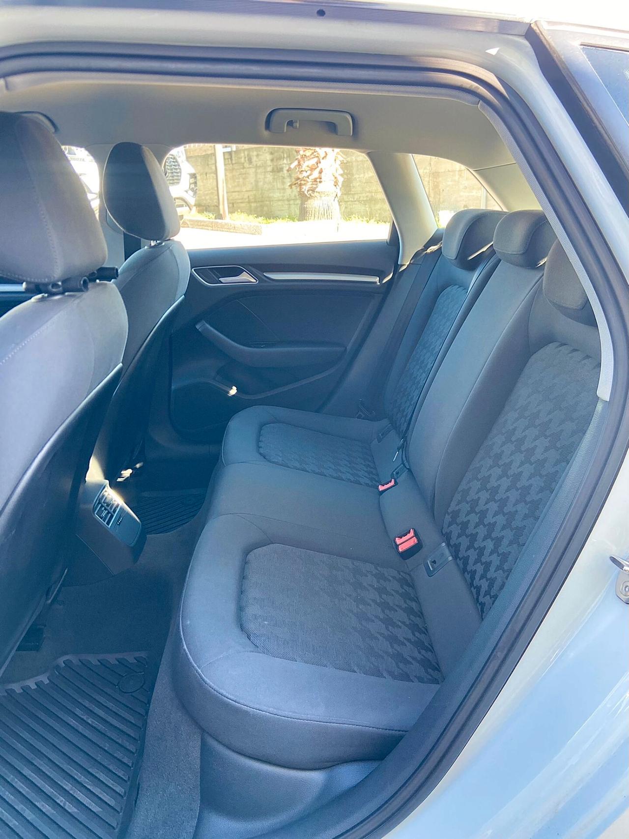 Audi A3 Sportback 1.6 TDI 110cv (81kw) Ambition EURO6