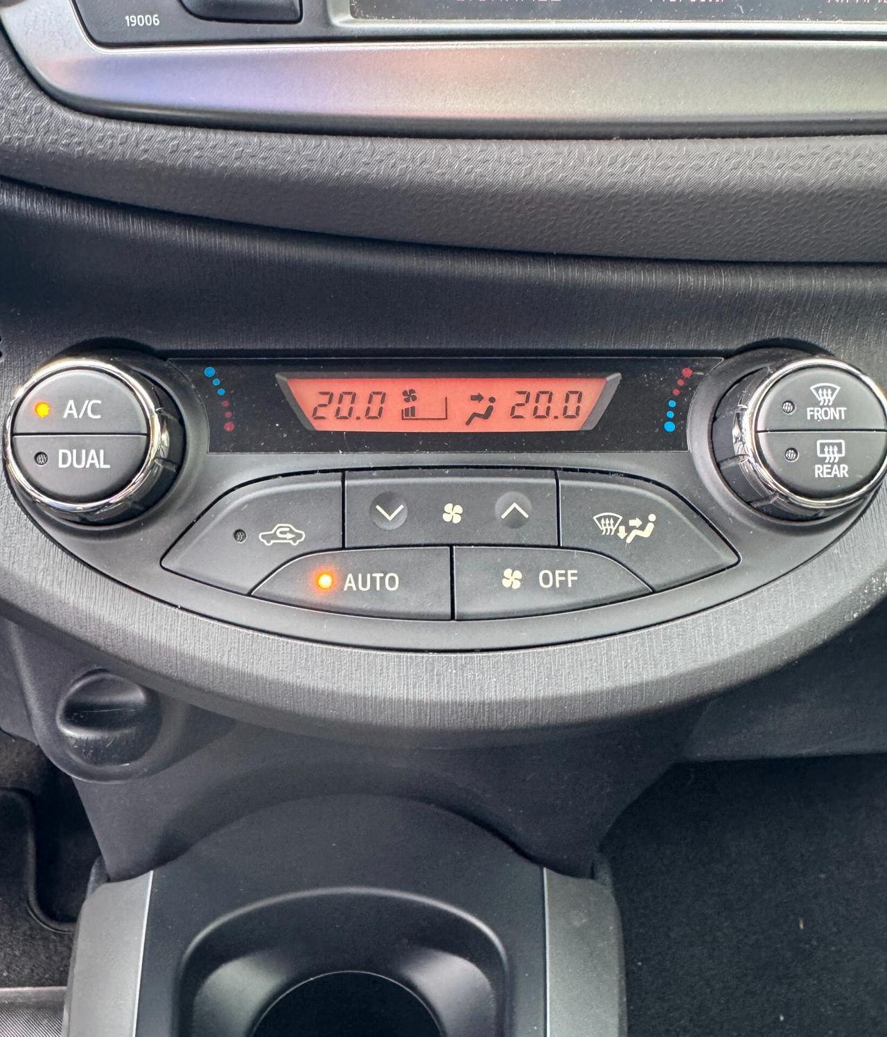 Toyota Yaris 1.0 51kW Benz 5p *SOLO 40.000 KM CERTIFICATI*