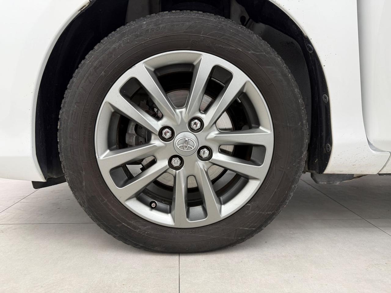 TOYOTA Yaris III 2011 Yaris 5p 1.0 Lounge