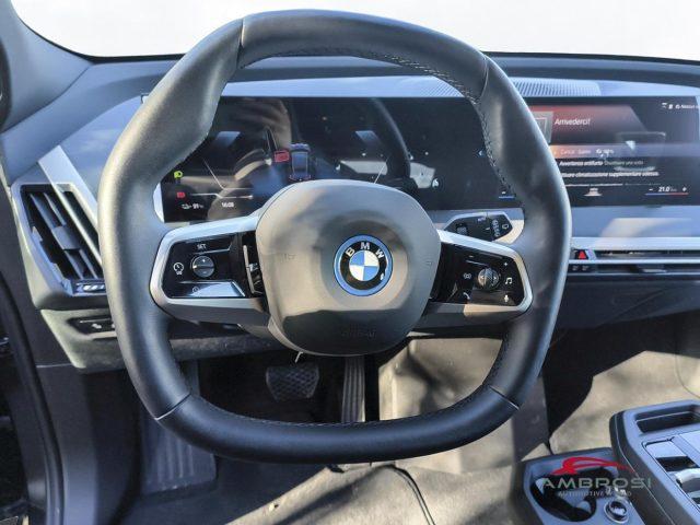 BMW iX xDrive40 Pacchetto Sportivo Edition Signature