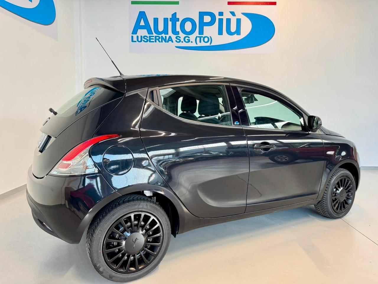 Lancia Ypsilon 1.2 69 CV 5 porte S&S Platinum 5 p.ti