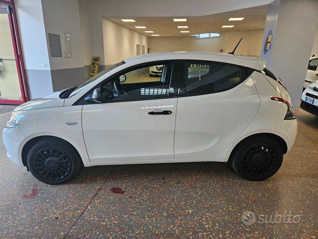 Lancia Ypsilon 1.0 FireFly 5 porte S&S Hybrid Ecoc