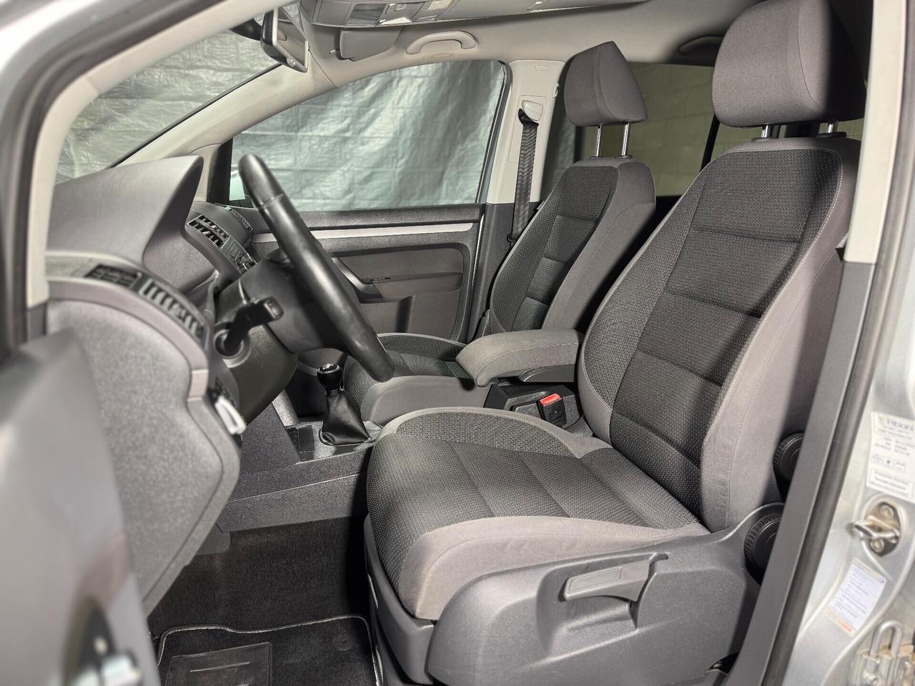 Volkswagen Touran 1.6 TDI 7 POSTI NEOPATENTATI