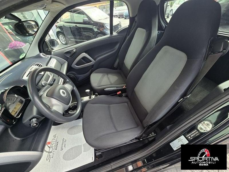 smart fortwo 69000KM TOTAL BLACK UNIPRO!