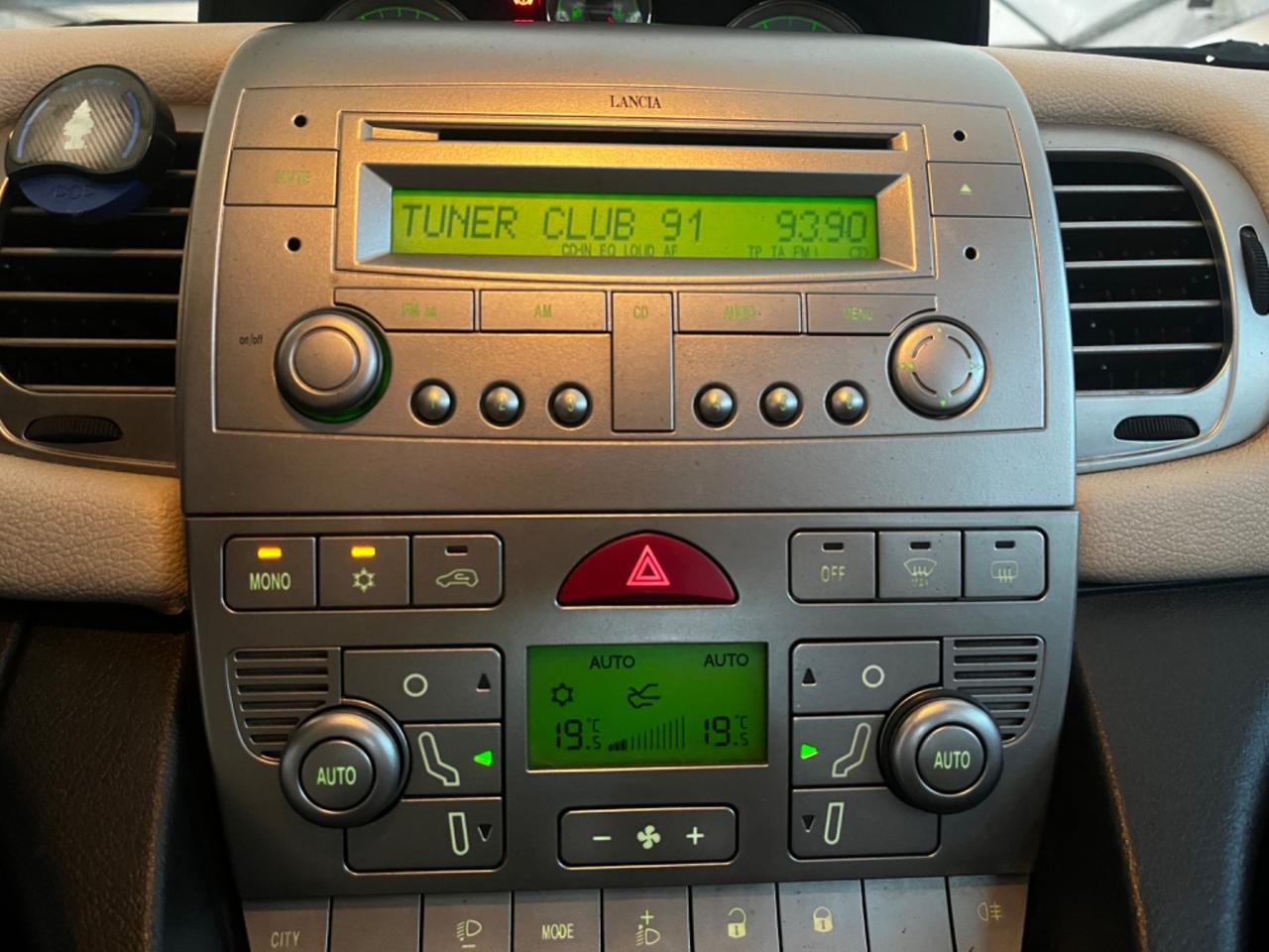 Lancia Ypsilon Cambio aut. appena rifatto